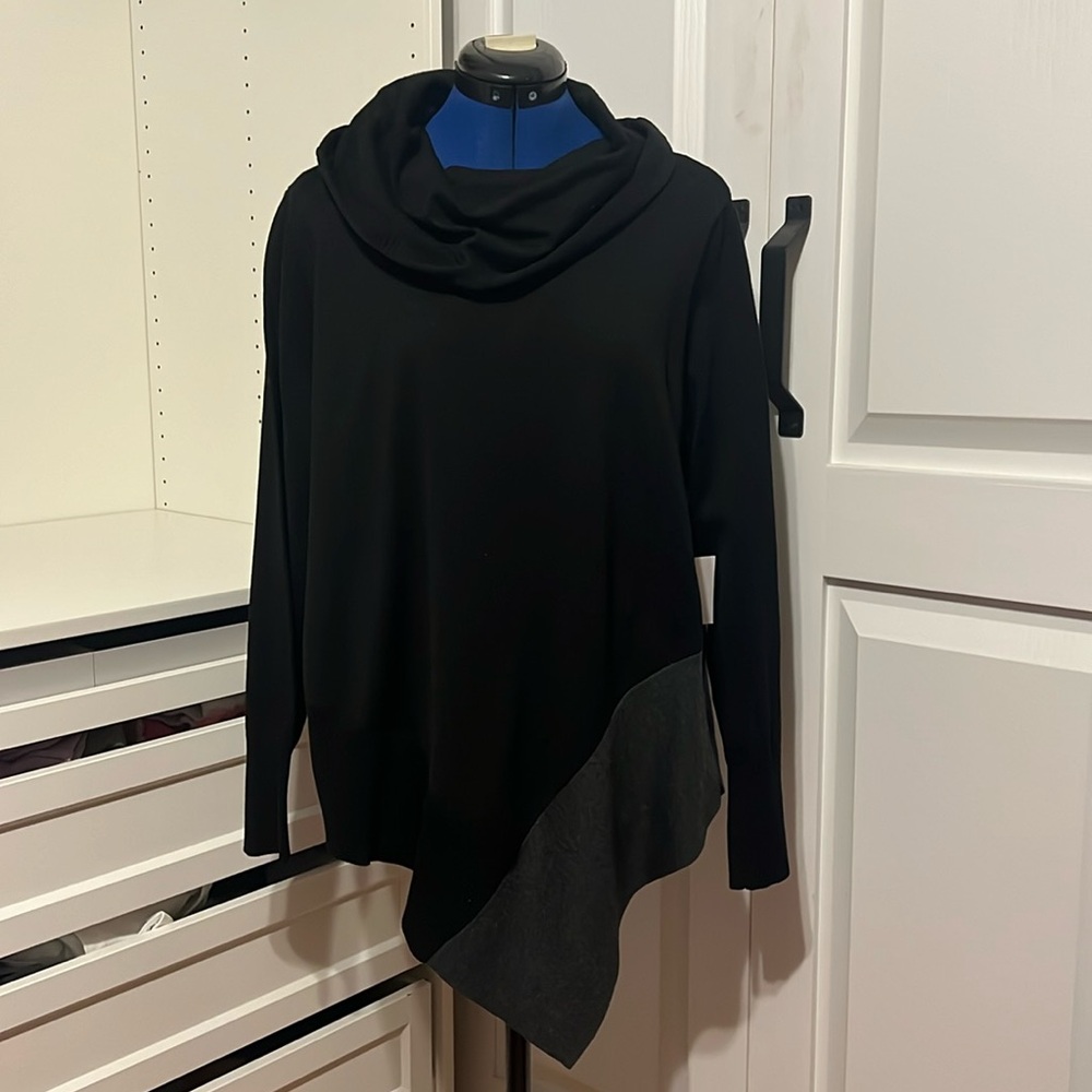 89th + Madison black and gray cowl neck sweater size L, NWT